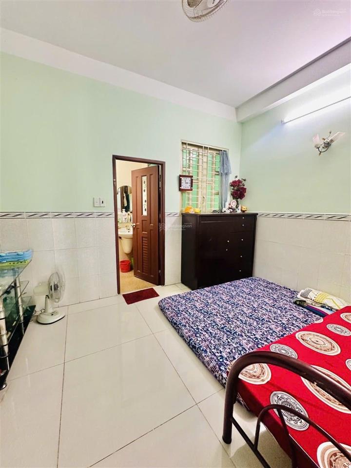 Nhà chủ ngộp bán gấp  hoà bình  quận 11  giảm sâu hơn 2 tỷ