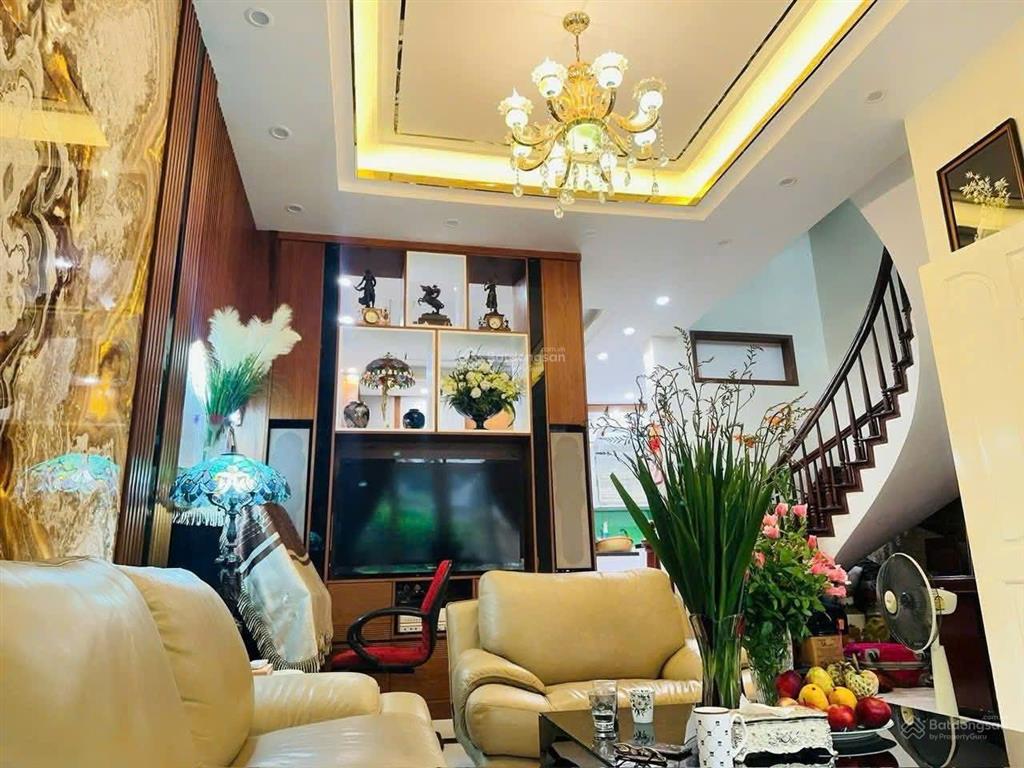 Nhà đẹp khu vip hào nam  trung tâm đống đa  diện tích rộng  gần phố sổ đẹp  hai thoáng dân xây