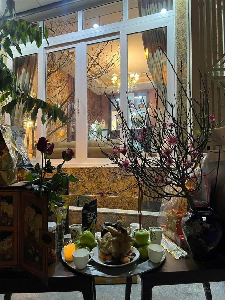 Nhà đẹp khu vip hào nam  trung tâm đống đa  diện tích rộng  gần phố sổ đẹp  hai thoáng dân xây