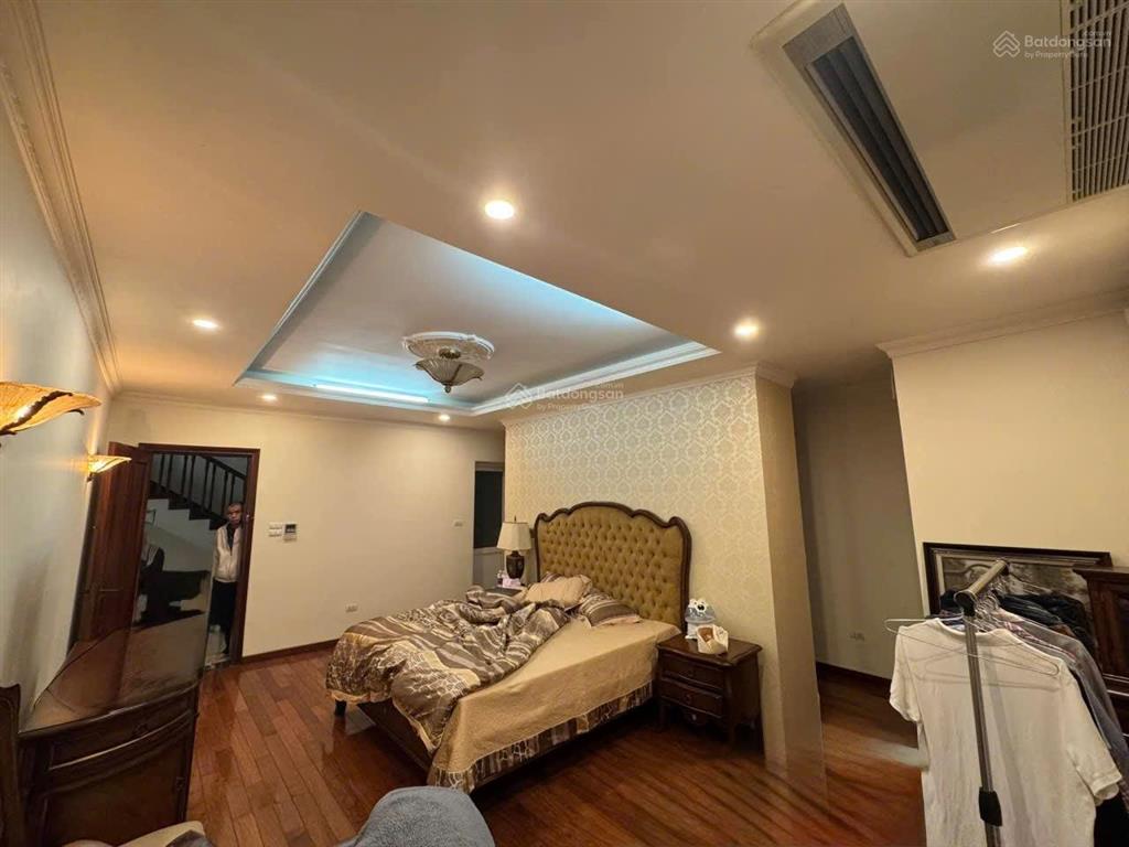 Bán nhà ngã 3 giang văn minh  kim mã, trung tâm ba đình, 30m ra ô tô tránh, 2 thoáng, nhà dân xây
