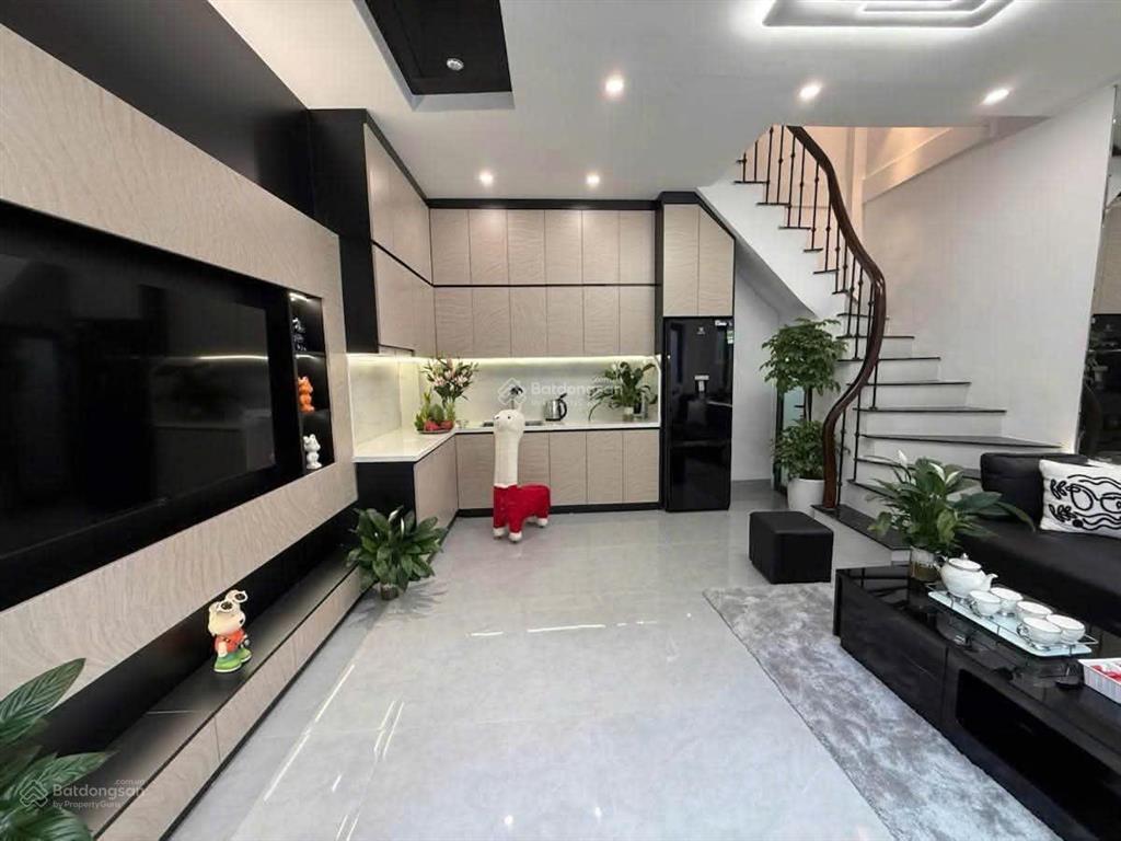 Bán nhà thái hà 54m 5 tầng 6pn 9,5 tỷnhà rộngvị trí đẹp 30m ra pho
dt 54m, 5 tầng, 6 phòng ngủ