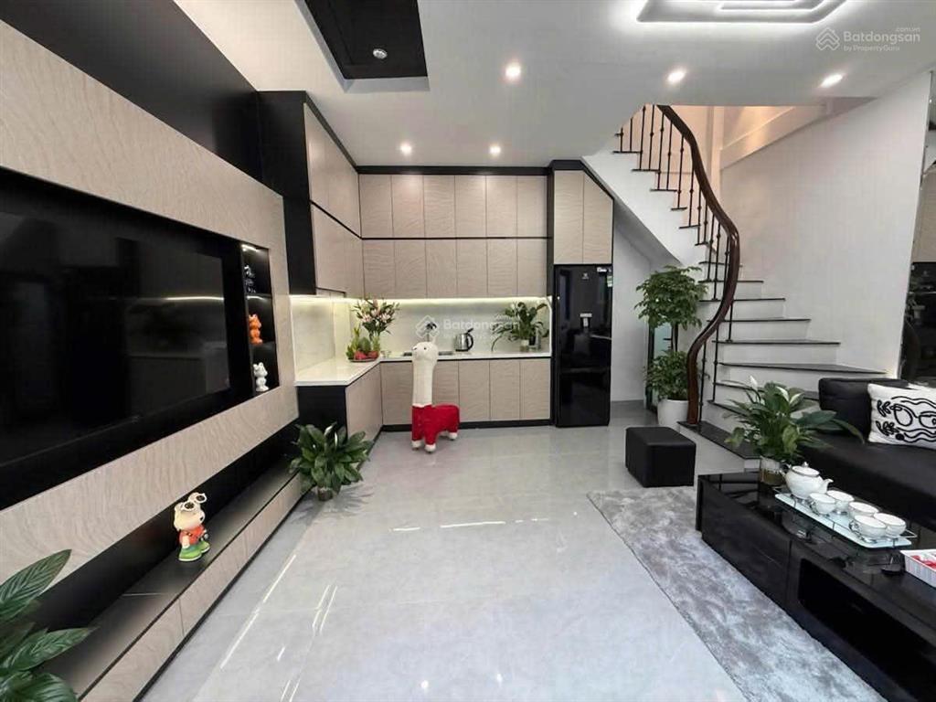 Bán nhà thái hà 54m 5 tầng 6pn 9,5 tỷnhà rộngvị trí đẹp 30m ra pho
dt 54m, 5 tầng, 6 phòng ngủ
