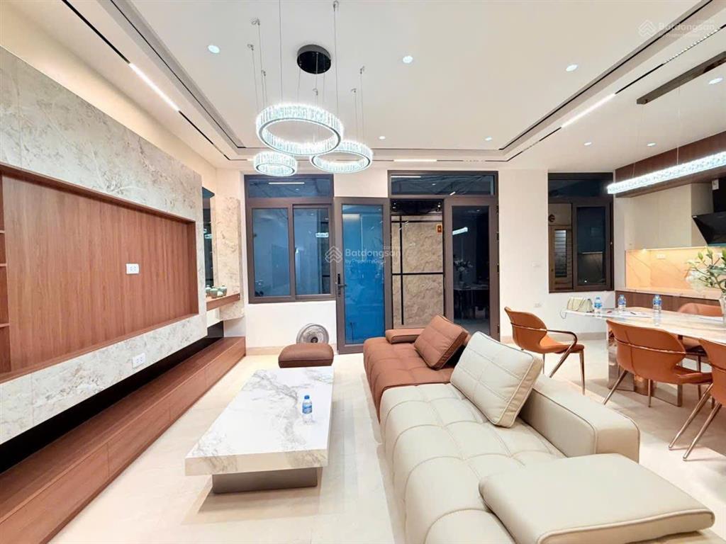 Nhà đẹp hồ đắc di  trung tâm đống đa  xây mới  thang máy  ô tô đỗ cổng  30m ra phố  ngõ nông