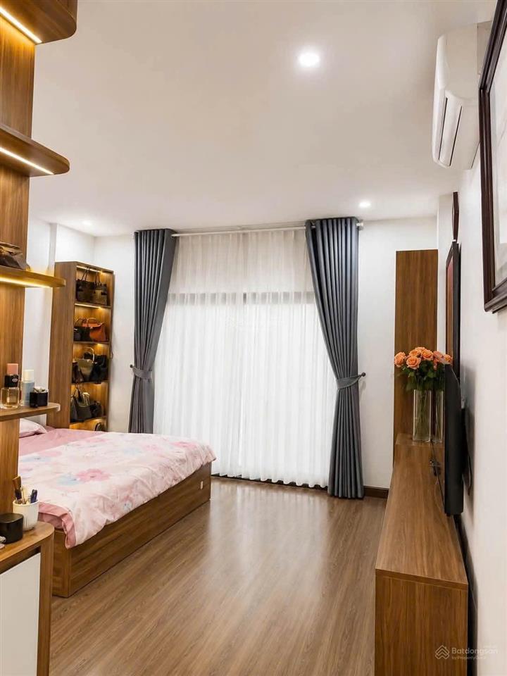 Bán nhà ngã 3 linh lang phan kế bính ba đình 6 tầng thang máy 1 nhà ra phố ngõ 3m nhà cực đẹp
