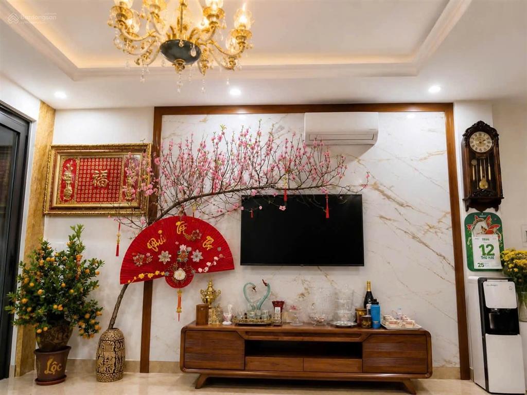 Bán nhà ngã 3 linh lang phan kế bính ba đình 6 tầng thang máy 1 nhà ra phố ngõ 3m nhà cực đẹp