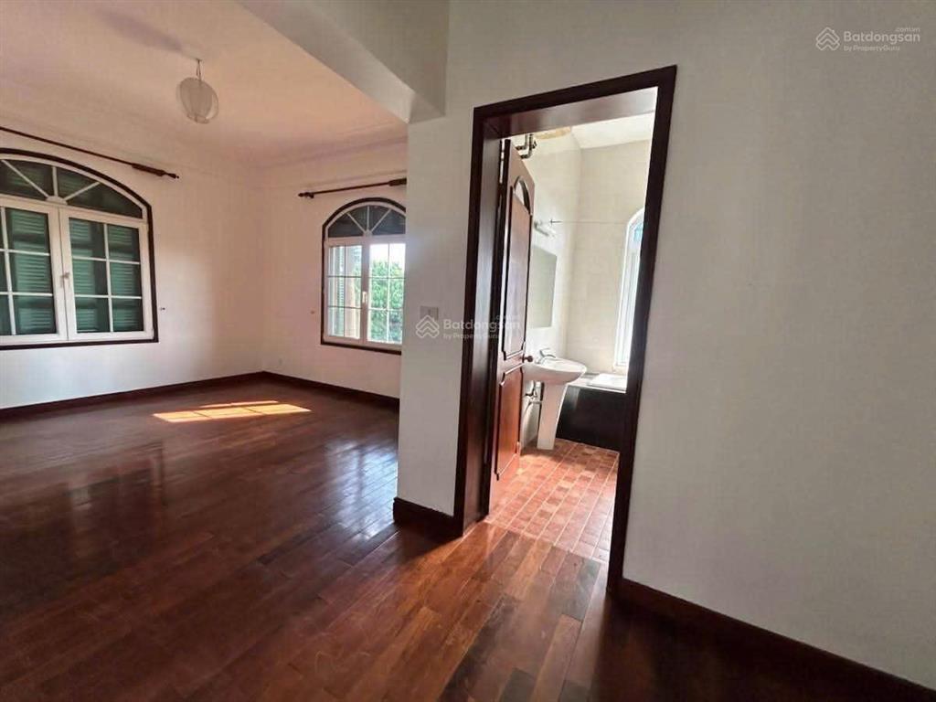 Chính chủ bán nha chùa láng 80m lô góc mặt tiền rộng ô chờ thang máy  20m thẳng tắp ra phố ngõ 3m