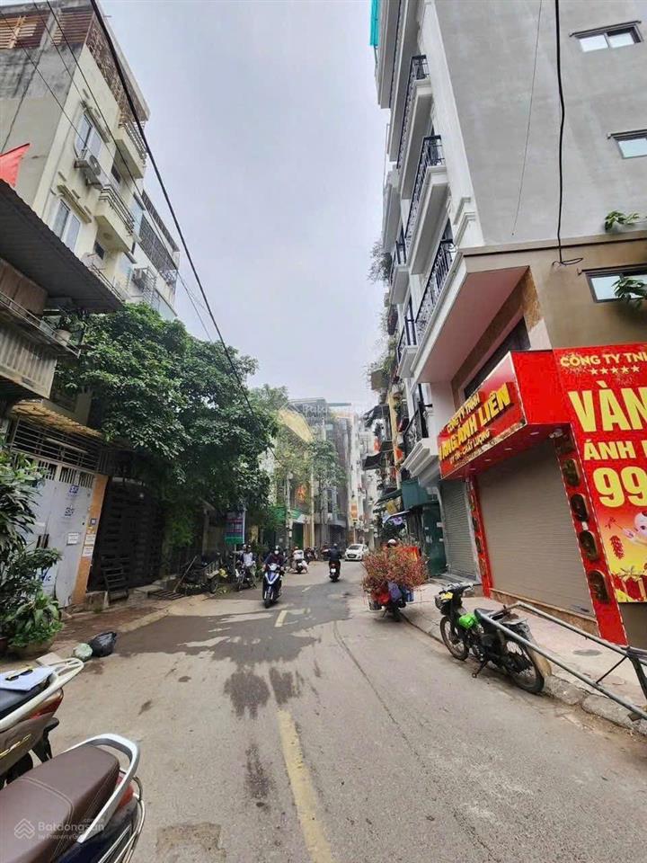 Bán nhà hoàng cầu  20m ra phố. ô tô đỗ cổng. khu vip đống đa, 3 thoáng, nhà dân xây, nhà cực đẹp
