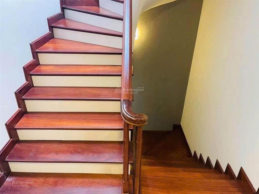 Chính chủ cần bán nhà riêng phố nguyên hồng 65m 5 tầng, giá 12 tỷ, nhà 2 mặt ngõ  cực thoáng mát