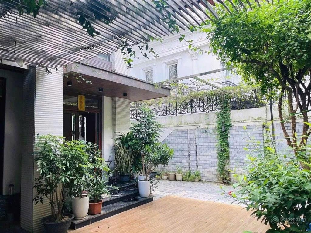 Chính chủ cần bán nhà riêng phố nguyên hồng 65m 5 tầng, giá 12 tỷ, nhà 2 mặt ngõ  cực thoáng mát