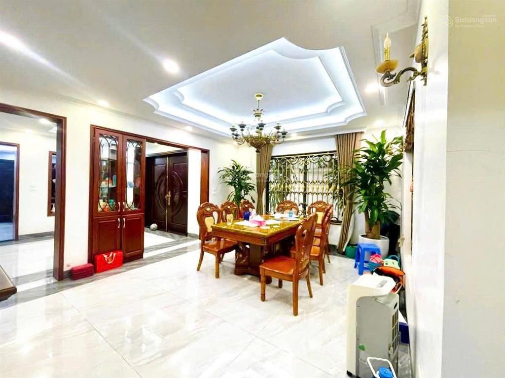 Bán nhà khu mai anh tuấn  hoàng cầu  hai mặt ngõ  10m ra ô tô tránh ngõ 3m gần hồ nhà hai thoáng