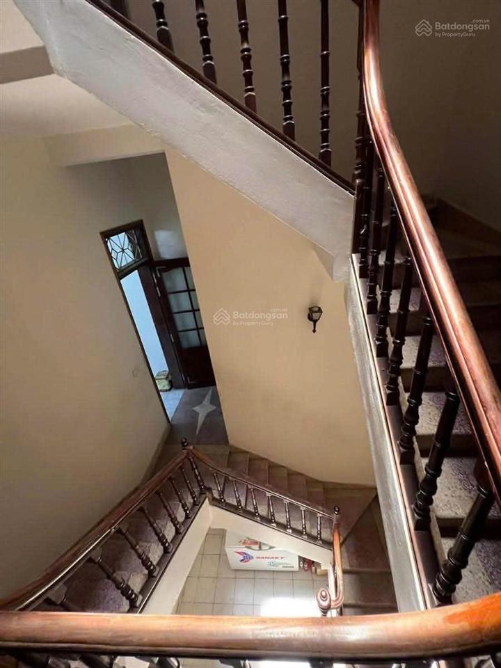 Bán nhà phố láng hạ  đống đa 72m 5 tầng giá chào hơn 11 tỷ, nhà hai mặt ngõ, cực thoáng, 15 ra phố