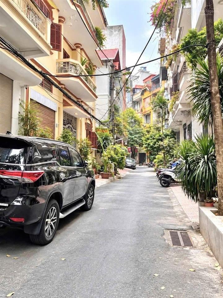 Bán gấp nhà khu hoàng cầu 65m, gần quận uỷ đống đa hai mặt thoáng  ngõ ô tô 7 tầng xây mới .