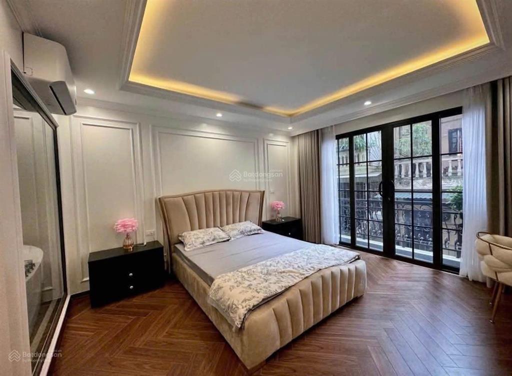Chính chủ bán nhà khu mai anh tuấn  hoàng cầu  hai mặt ngõ  10m ra ô tô tránh ngõ 3m gần hồ nhà