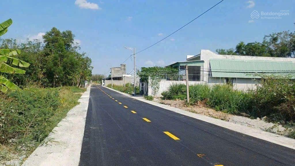 Đất bến cát 5x37m, có 60m2 thổ cư, nhựa 7m cách ql13 1km