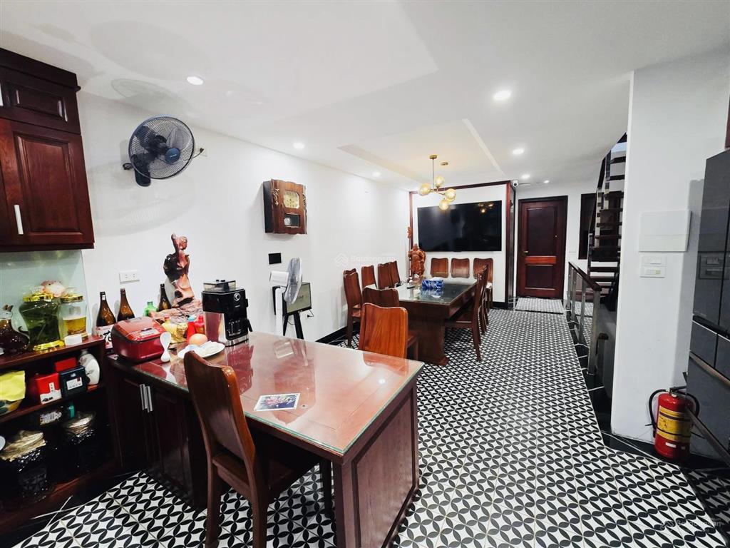 Đẹp mê ba đình! 7 tầng thang máy, 5m ra phố, thông kinh doanh, văn phòng, ô tô, full nội thất. 65m