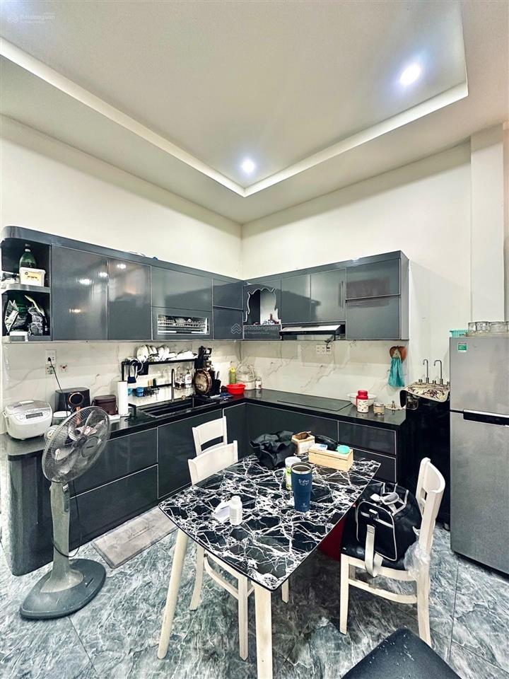 Bán nr 2 tầng, 2pn, 2wc, giá 5,2 tỷ, 40m2 tại phạm văn bạch, p 15, q.tân bình, hcm  hot! uy tín