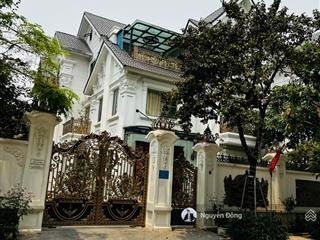 Biệt thự khu c geleximco lê trọng tấn hoàn thiện full đẹp, vị trí đắc địa, sân vườn ở đỉnh 240m2