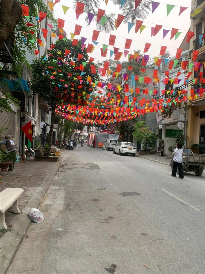 Chính chủ mẹ em bán phố ái mộ 120m²