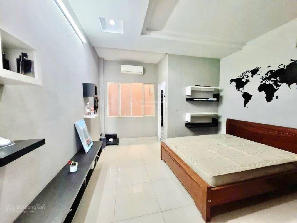 Bán nhà đường phạm văn bạch, chỉ hơn 9 tỷ có nhà 4 tầng, 4x24m, kế chợ, hẻm 10m thông