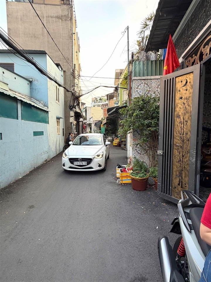 Bán nhà 2 tầng phạm văn bạch, 5.2x18m, chỉ hơn 8 tỷ, hxh vào nhà, kế chợ phạm văn bạch, sân golf