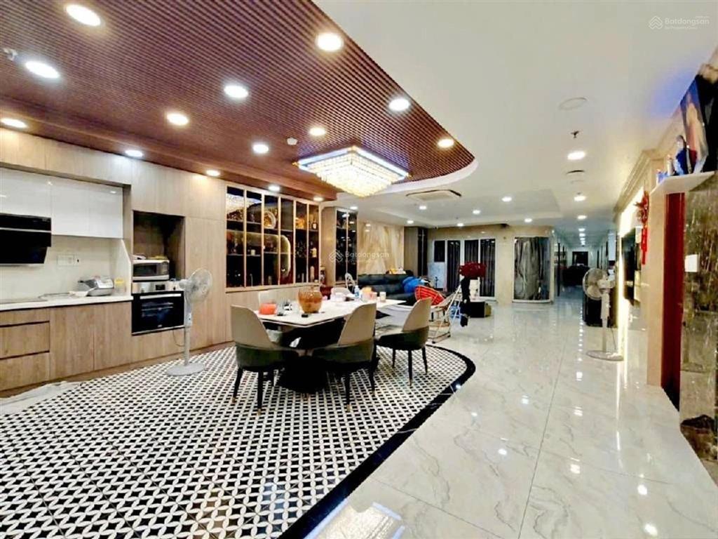 Chdv tân phú, tòa nhà 8 tầng, 95 phòng, 600m2, kế bàu cát, k300,khu vực luôn hút sinh viên, nv vp