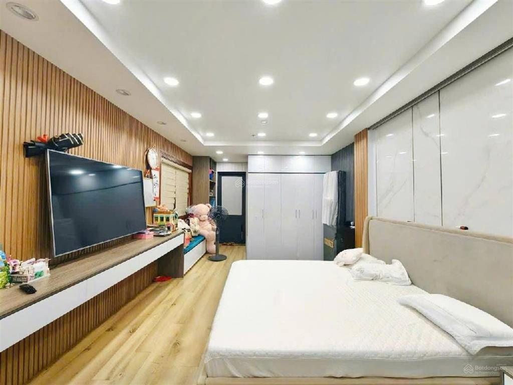Chdv tân phú, tòa nhà 8 tầng, 95 phòng, 600m2, kế bàu cát, k300,khu vực luôn hút sinh viên, nv vp