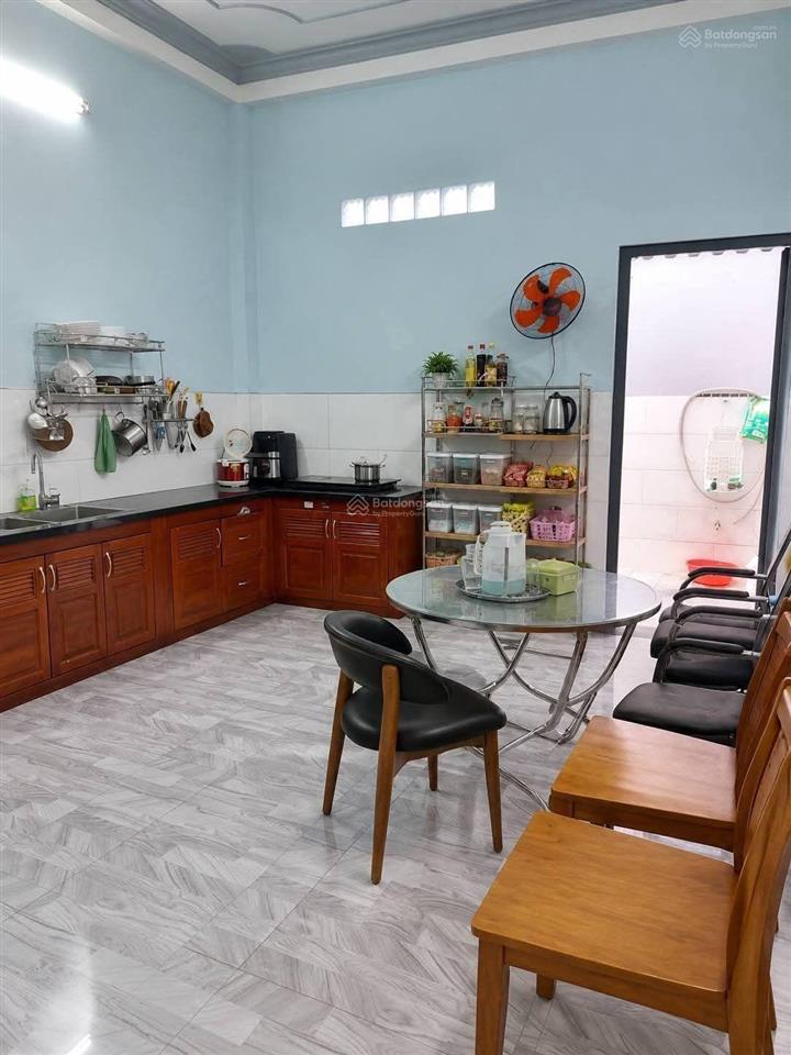 Hẻm xe hơi vào nhà  ngay chợ phạm văn bạch  4 tầng  4.2*20m  vuông đẹp  nhà xây ở cứng cáp