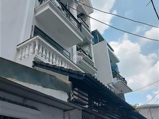 Hẻm xe hơi vào nhà  ngay chợ phạm văn bạch  4 tầng  4.2*20m  vuông đẹp  nhà xây ở cứng cáp