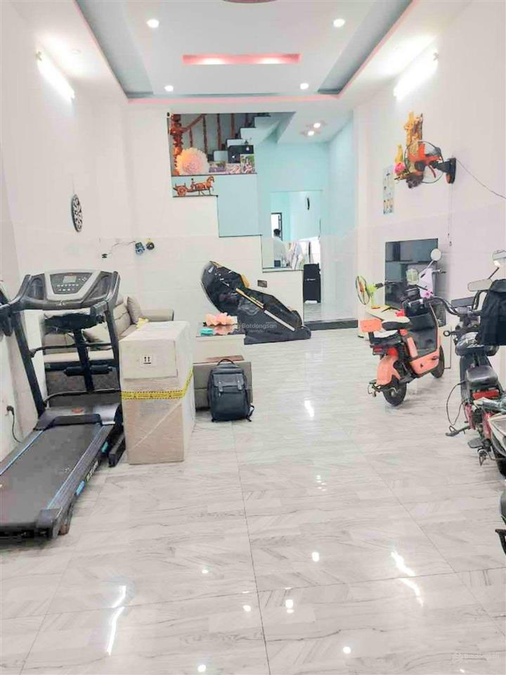 Hẻm xe hơi vào nhà  ngay chợ phạm văn bạch  4 tầng  4.2*20m  vuông đẹp  nhà xây ở cứng cáp