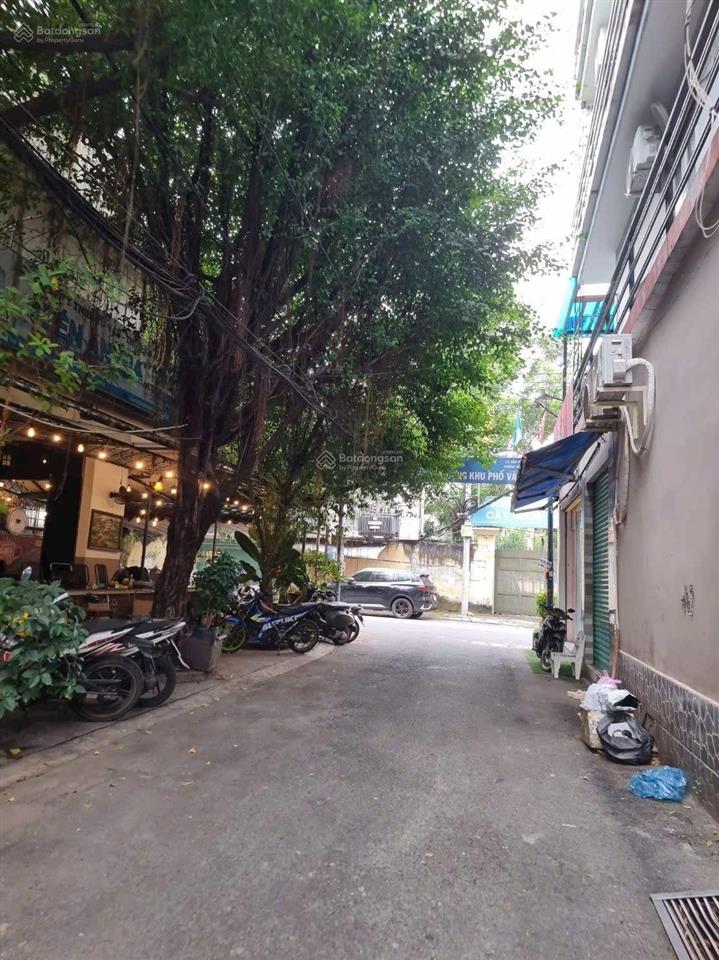 Hxh đổ cửa  ngay chợ phạm văn bạch  4.5*16m  4 tầng ướp gỗ  sang trọng, thoải mái  chủ gấp bán