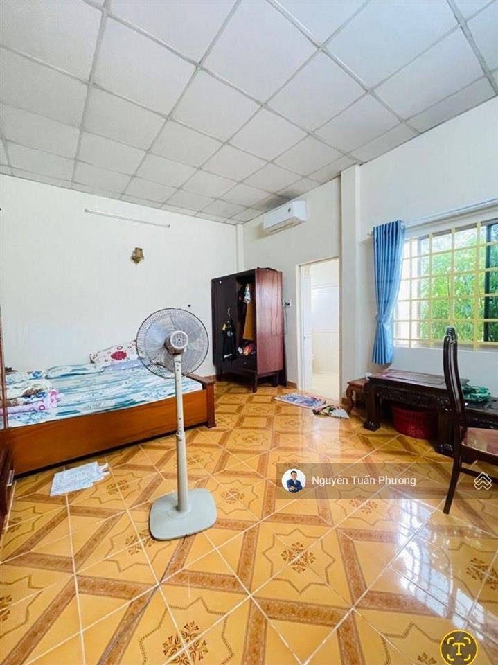 Hxh vào nhà  2 căn ra mặt tiền  ngay chợ phạm văn bạch  2 tầng  5,2*18m  sổ vuông a4, chỉ 8.4đ