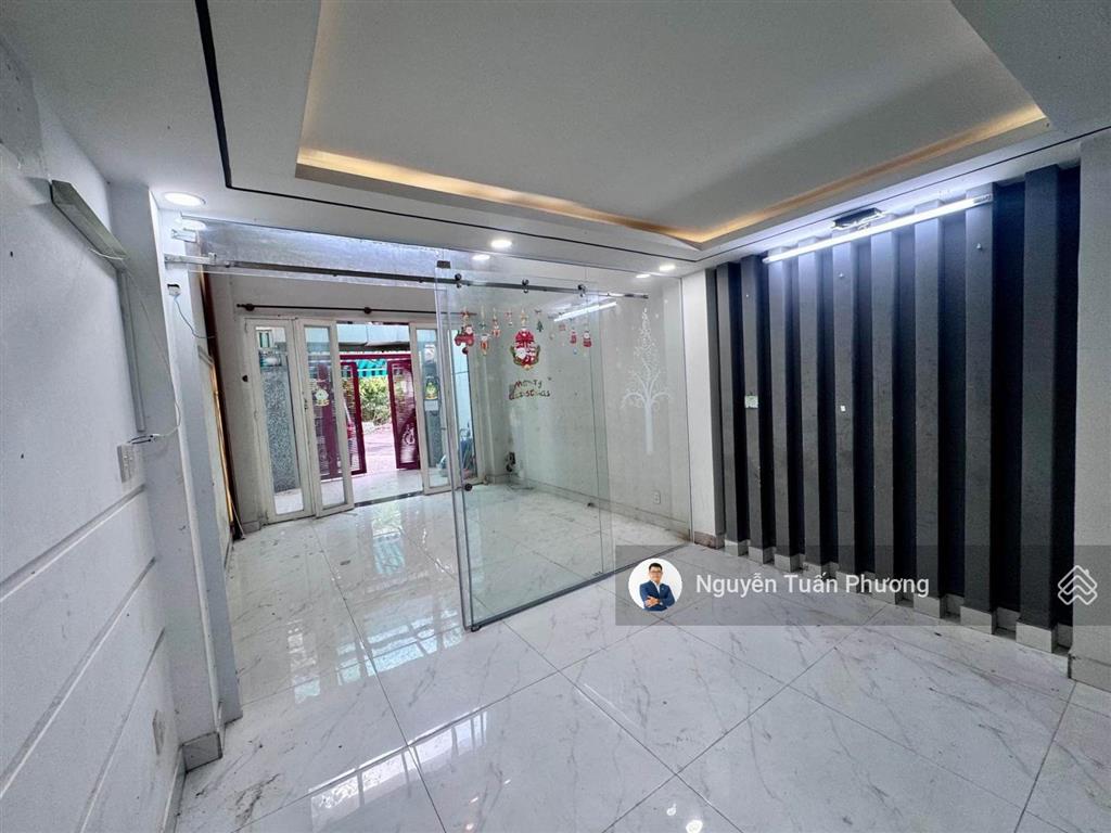 Nhà hẻm xe tải phan huy ích  2 tầng  4*18m  ngay emart  phù hợp mua giữ tiền, xây mới
