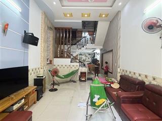Bán nhà phạm văn bạch, tân bình, 4,2*15m, 3 tầng, 4 phòng ngủ, chỉ 20m ra mặt tiền, ga metro