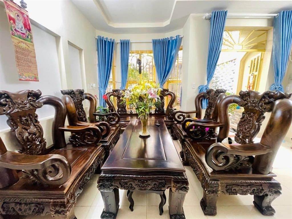 Bán nhà phạm văn bạch, 5.2x18m, 3 tầng, hẻm xe oto, vài bước ra chợ, 100m2 chỉ hơn 8 tỷ