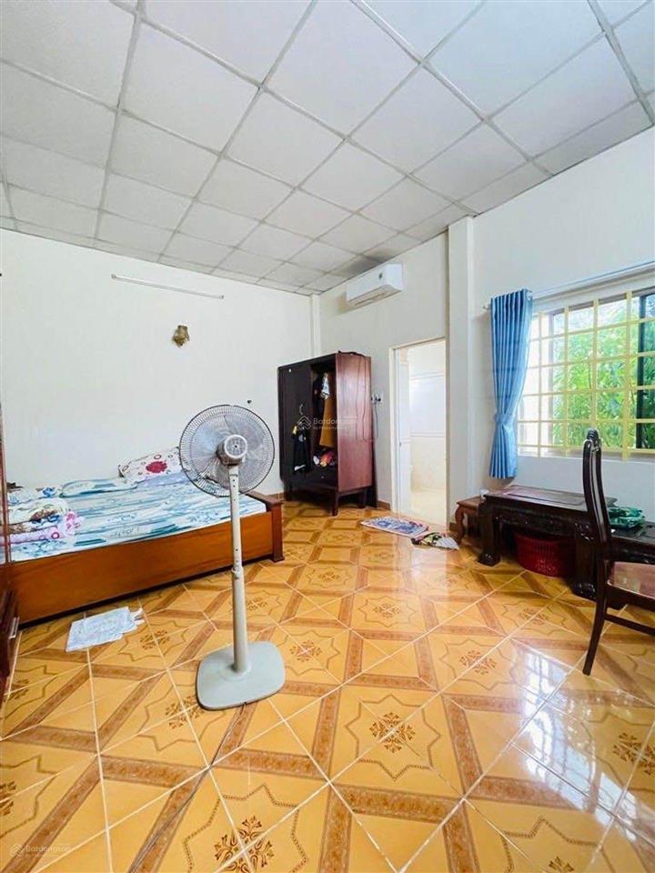 Bán nhà phạm văn bạch, 5.2x18m, 3 tầng, hẻm xe oto, vài bước ra chợ, 100m2 chỉ hơn 8 tỷ