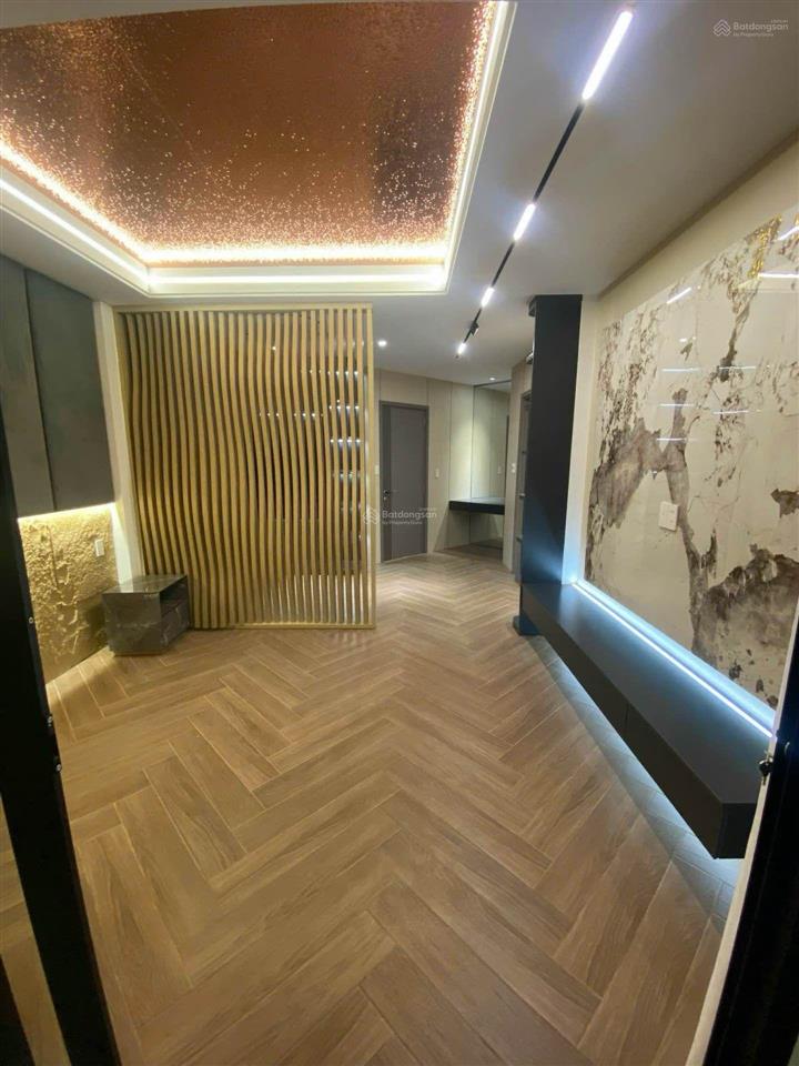 Bán nhà phan huy ích, rất đẹp, tk sang trọng, ngang gần 8m, 5 tầng, xe hơi vào nhà, vài bước metro