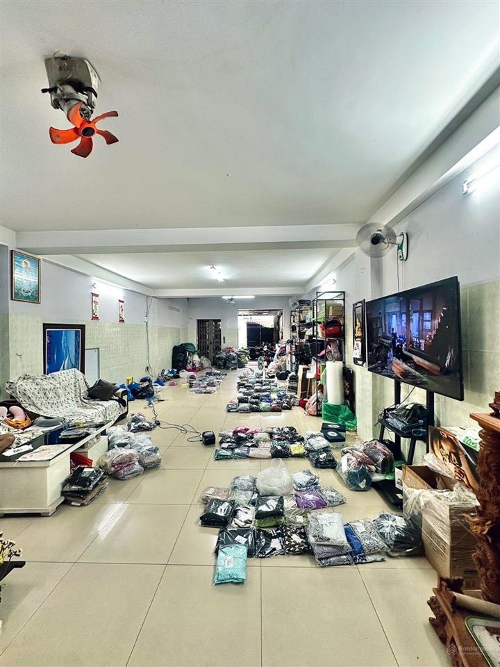 Bán nhà tân bình, 140m2 chỉ 13 tỷ, 5 tầng đúc, ngay trạm metro, sân bay, rất thuận tiện di chuyển