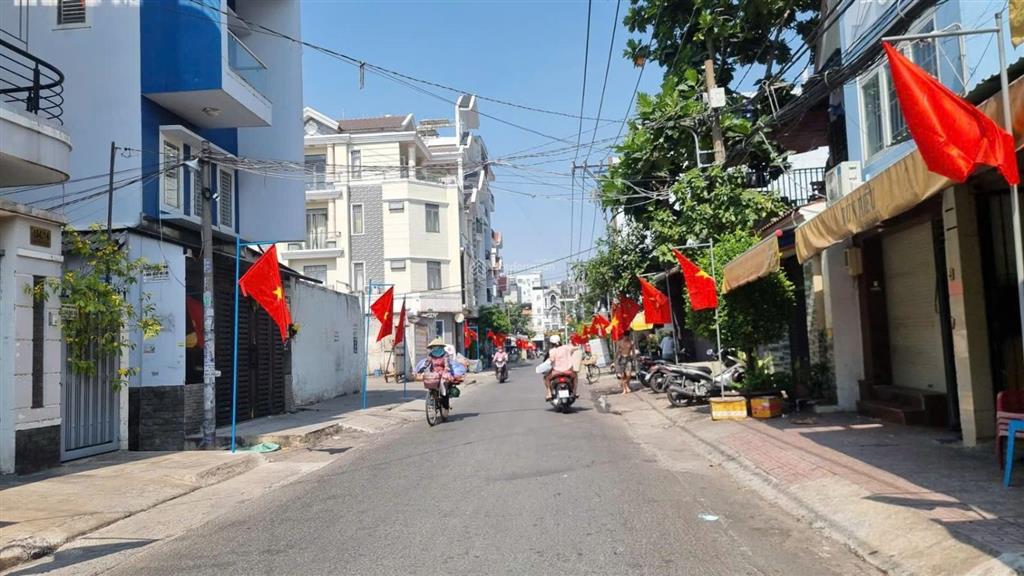 Bán nhà tân bình, 140m2 chỉ 13 tỷ, 5 tầng đúc, ngay trạm metro, sân bay, rất thuận tiện di chuyển