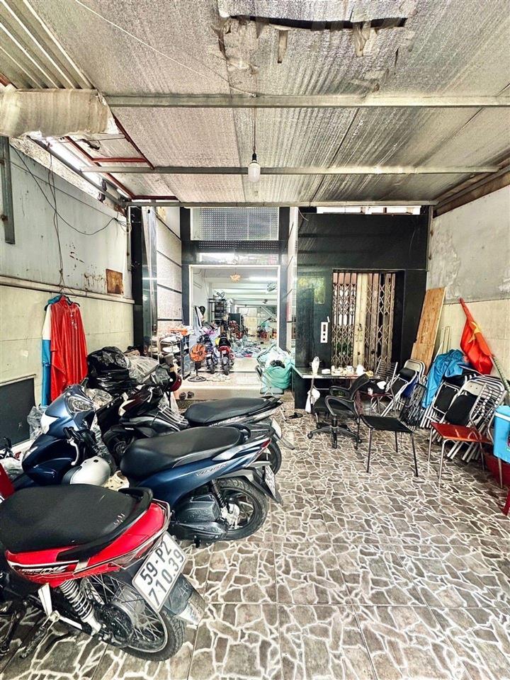 Bán nhà tân bình, 140m2 chỉ 13 tỷ, 5 tầng đúc, ngay trạm metro, sân bay, rất thuận tiện di chuyển