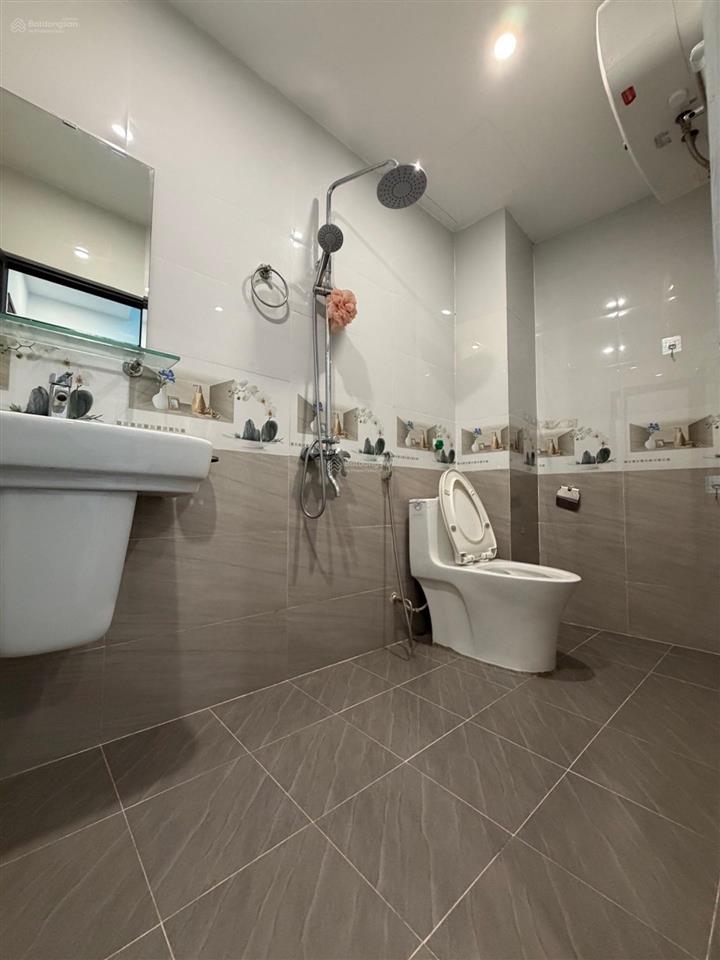 8,15 tỷ bán nhà trần vỹ 35m*5 tầng nhà đẹp  full đồ  ở luôn  vf3 đỗ cửa