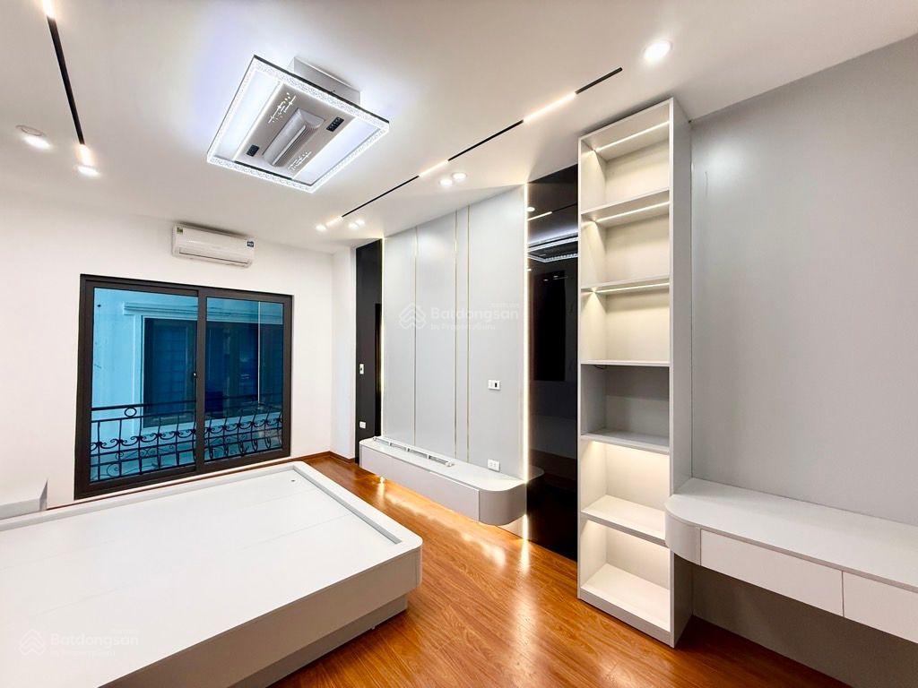 Chỉ 5,x tỷ mua nhà mới 33m 5 tầng, ful nội thất mấy phút tới aeon long biên