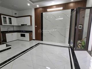 Nhà mới ở ngay 30m2 5 tầng tại trung tâm long biên chỉ hơn 6tỷ