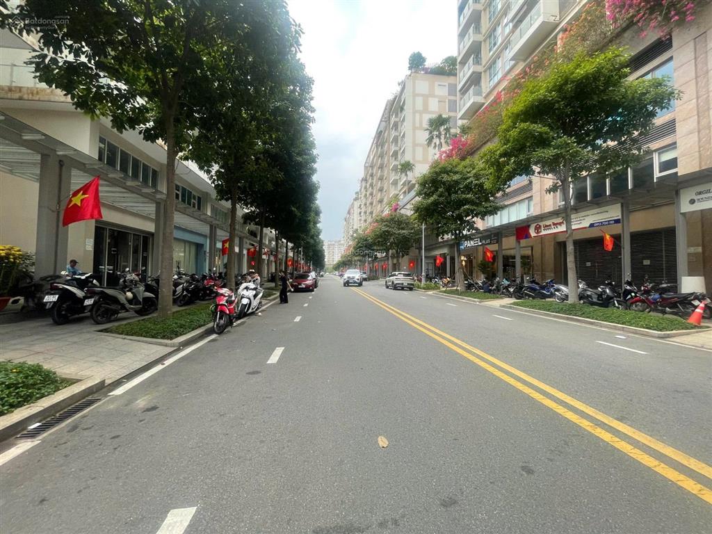 Tầng 4 nhà phố sala cho thuê, 90m2 giá 26 triệu/tháng