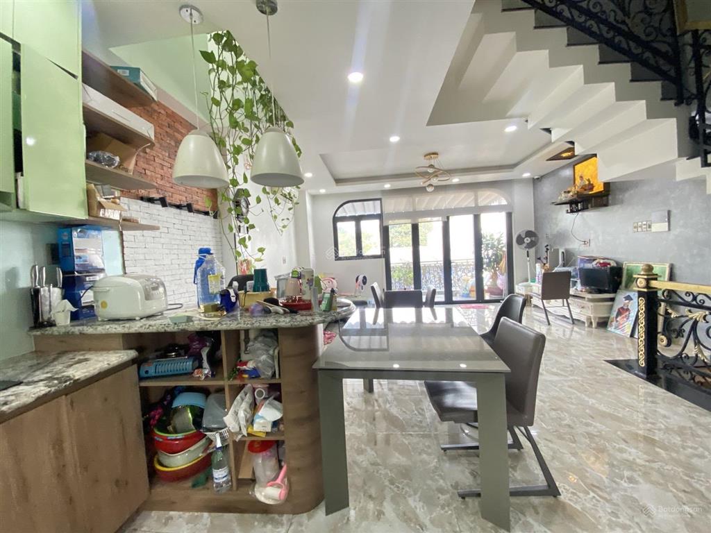 Nhà đẹp  sát mặt tiền kênh tân hoá  tân phú 65m2  4tầng  8tỷ9..tl