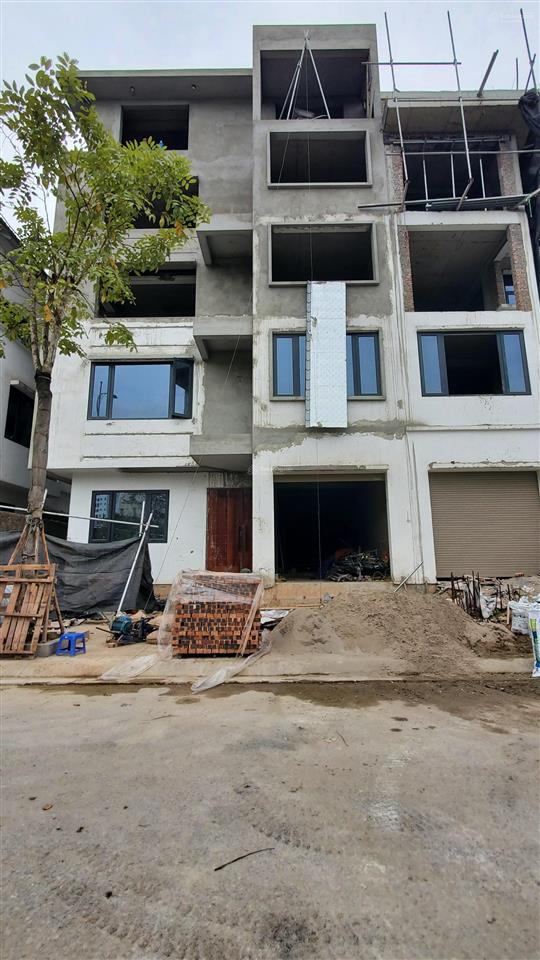 Biệt thự 175m2, 5 tầng 1 hầm, đối diện ciputra, giá chỉ bằng nửa ciputra, cạnh 3 trường đại học