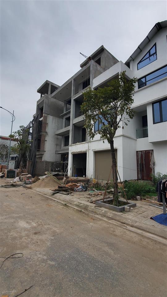 Biệt thự 175m2, 5 tầng 1 hầm, đối diện ciputra, giá chỉ bằng nửa ciputra, cạnh 3 trường đại học