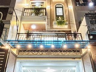 Chủ nhà chuẩn bị định cư nên cần bán gấp căn đường số 9, quận 7, ngay mặt tiền đường, giá chỉ 4 tỷ