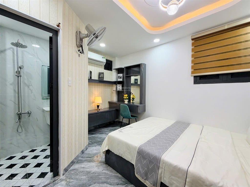 Chủ nhà chuẩn bị định cư nên cần bán gấp căn đường số 9, quận 7, ngay mặt tiền đường, giá chỉ 4 tỷ