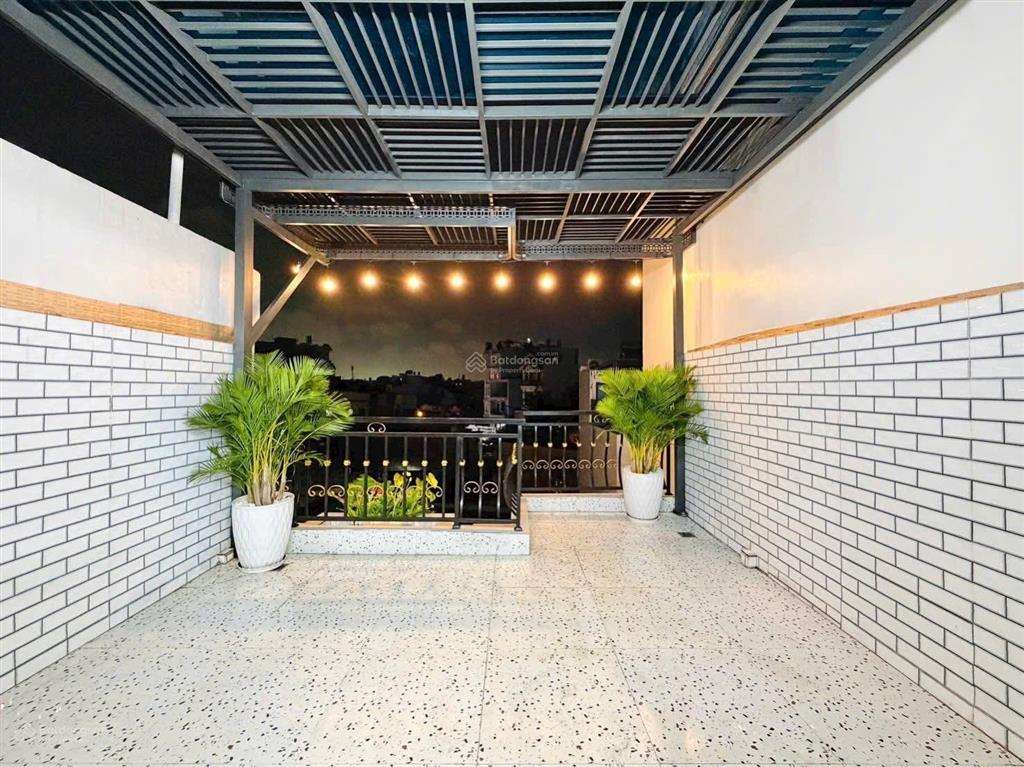 Chủ nhà chuẩn bị định cư nên cần bán gấp căn đường số 9, quận 7, ngay mặt tiền đường, giá chỉ 4 tỷ