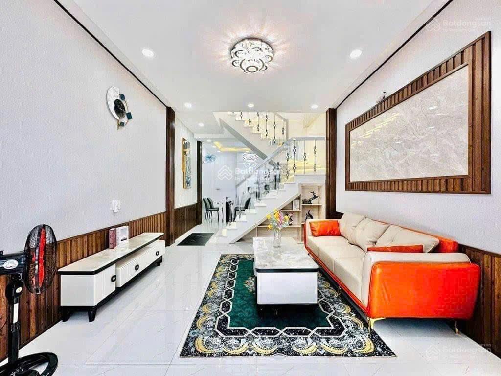 Nhà cao thắng, quận 10, giá chỉ 5 tỷ nhỉnh , ở hay kinh doanh đều phù hợp, hợp đồng thuê 32 triệu